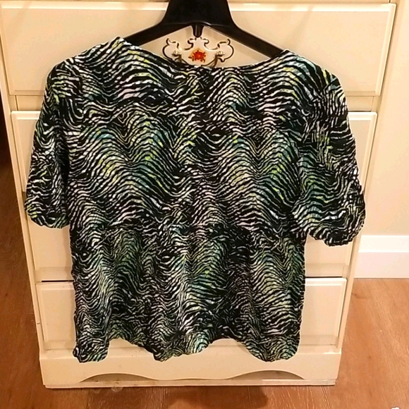 Light Summer Top - Picture 3 of 3